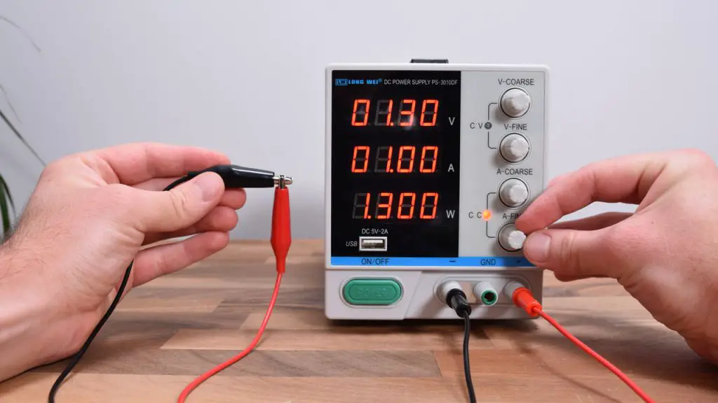Fuente de alimentación CC ajustable 0-30V, 0-10A probada - LONG WEI PS-3010DF Fuente de alimentación CC ajustable 0-30V, 0-10A probada - LONG WEI PS-3010DF