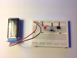 Circuitos: cómo identificar transistores PNP y NPN (con un circuito simple)