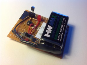 Circuitos: cómo identificar transistores PNP y NPN (con un circuito simple)