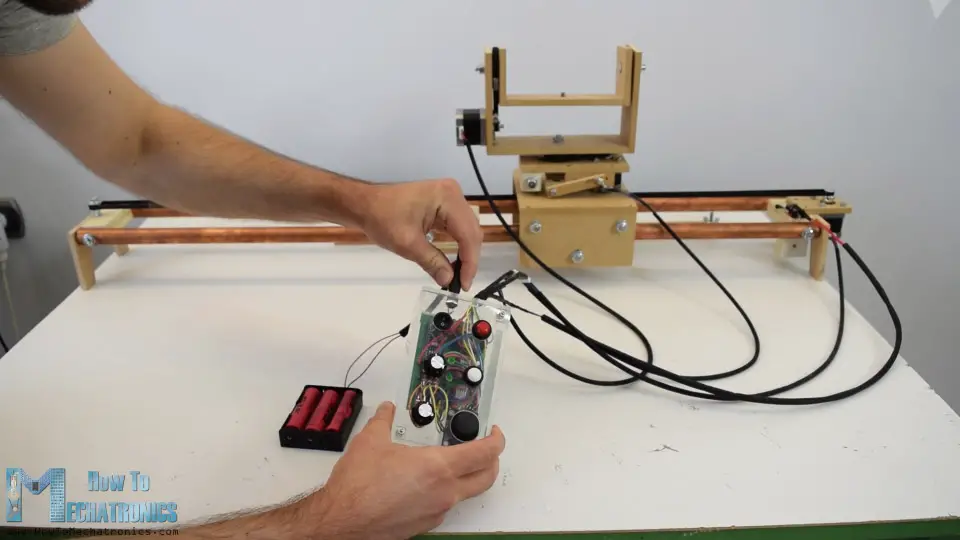 Control deslizante de cámara DIY con cabezal de giro e inclinación: proyecto basado en Arduino