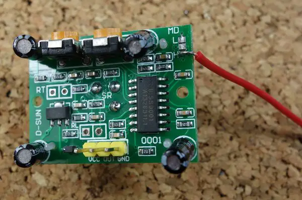 Modificación de un sensor de movimiento PIR económico para que funcione a 3,3 V
