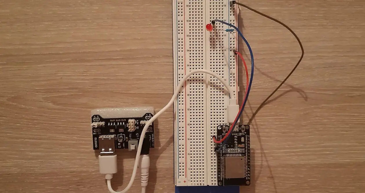IoT ESPWroom32, uso de Node-Red y Raspberry pi 3 a través de MQTT...