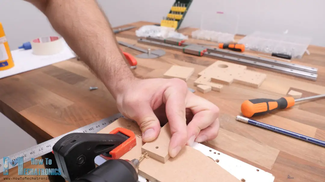 La máquina CNC más sencilla con la menor cantidad de piezas posible: grabador láser de bricolaje