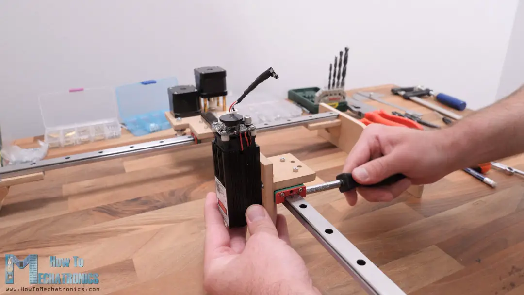 La máquina CNC más sencilla con la menor cantidad de piezas posible: grabador láser de bricolaje