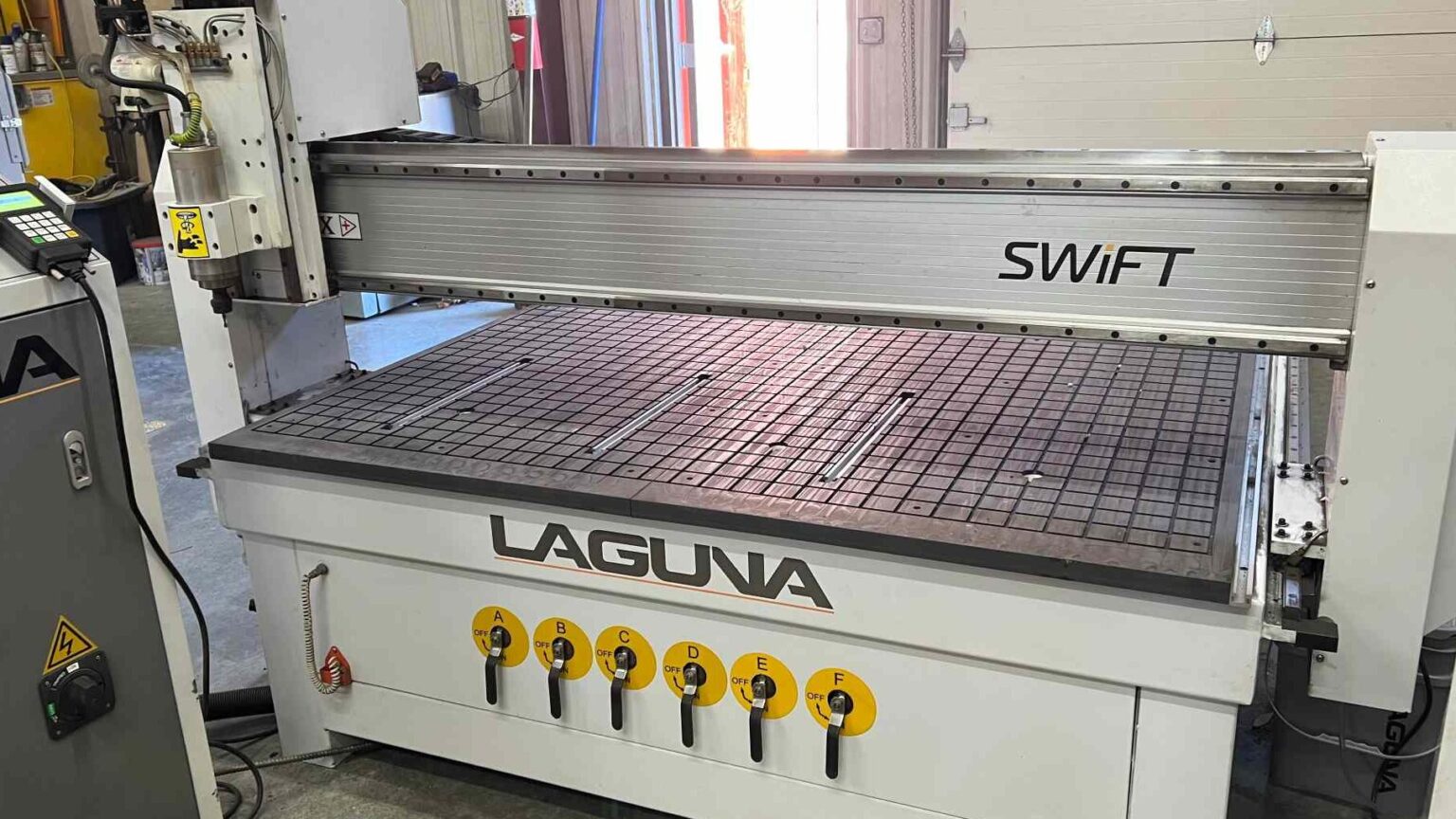 Enrutador CNC Laguna Swift 4X4 modernizado con OpenBuilds Cabo Tinoso