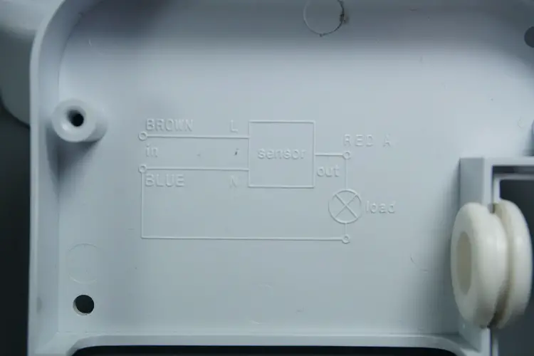 Hackear un sensor de movimiento PIR con un ESP8266