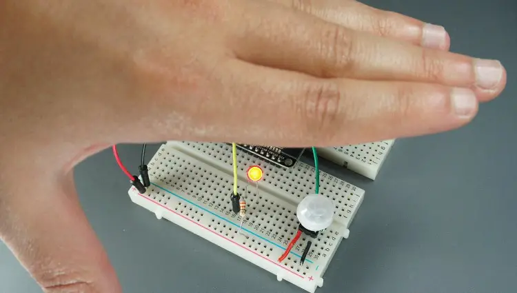 MicroPython: Interrupciones con ESP32 y ESP8266 MicroPython: Interrupciones con ESP32 y ESP8266
