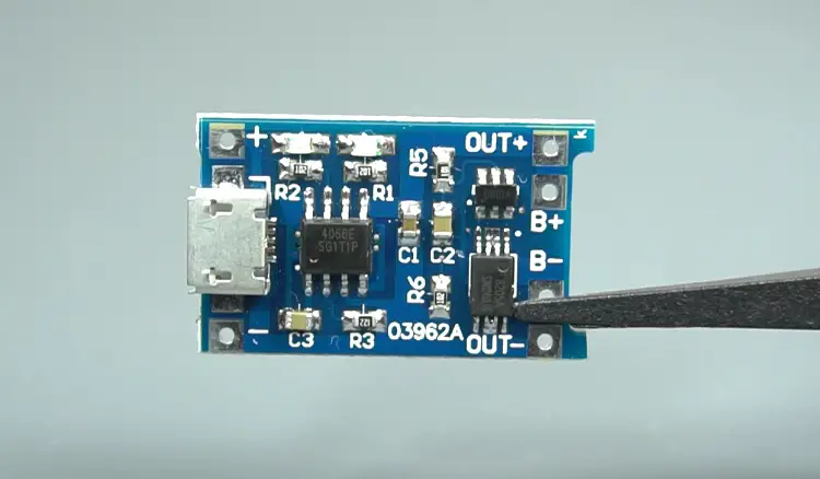Alimenta ESP32/ESP8266 con paneles solares (incluido el monitoreo del nivel de batería)