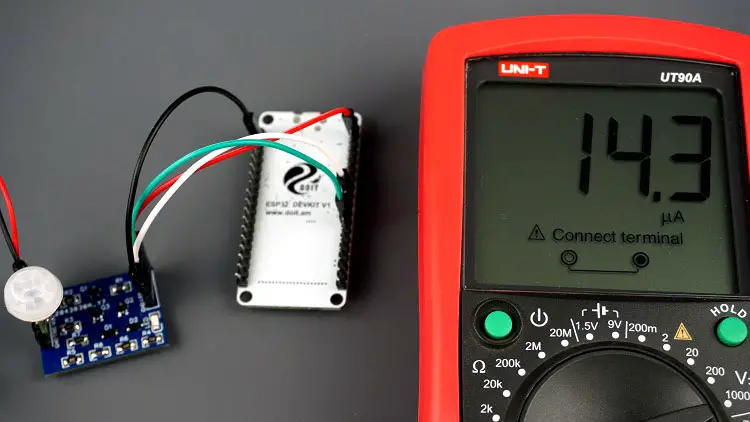 AHORRO DE ENERGÍA EXTREMO (0 µA) activando externamente el microcontrolador: Circuito de autoretención AHORRO DE ENERGÍA EXTREMO (0 µA) activando externamente el microcontrolador: Circuito de autoretención