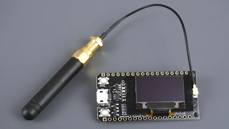 Monitoreo de sensor ESP32 LoRa con servidor web (comunicación de larga distancia)