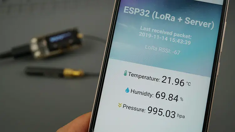 Monitoreo de sensor ESP32 LoRa con servidor web (comunicación de larga distancia)