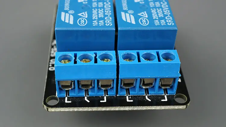 Módulo de relé ESP32: control de dispositivos de CA (servidor web)
