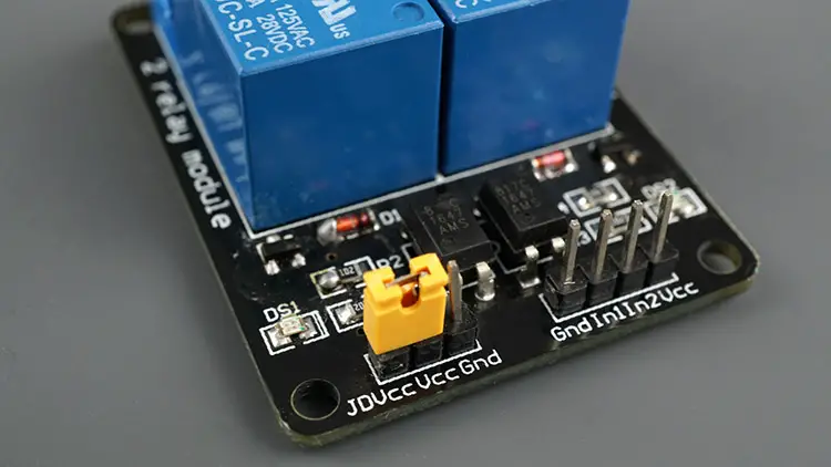 MicroPython: Módulo de relé con ESP32/ESP8266 (instrucciones + servidor web)